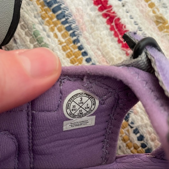 KEEN | Kids’ Hiking Sandals | US 3 - Picture 6 of 7